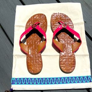 Tory Burch patent leather magenta sandals Sz 10